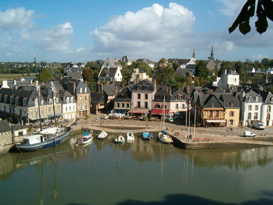 http://www.brittany-escapes.com/brittany/auray.jpg
